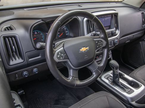 Used 2022 Chevrolet Colorado LT AWD/4WD image 12