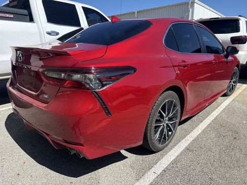 Used 2022 Toyota Camry SE FWD image 4