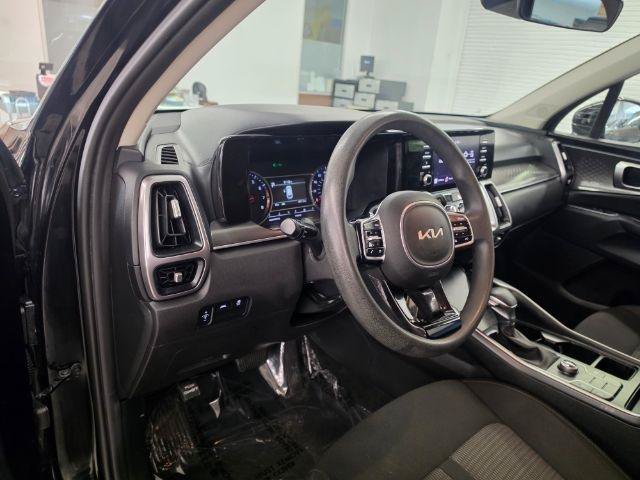Used 2023 Kia Sorento LX FWD image 7