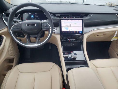 Used 2024 Jeep Grand Cherokee Limited image 30