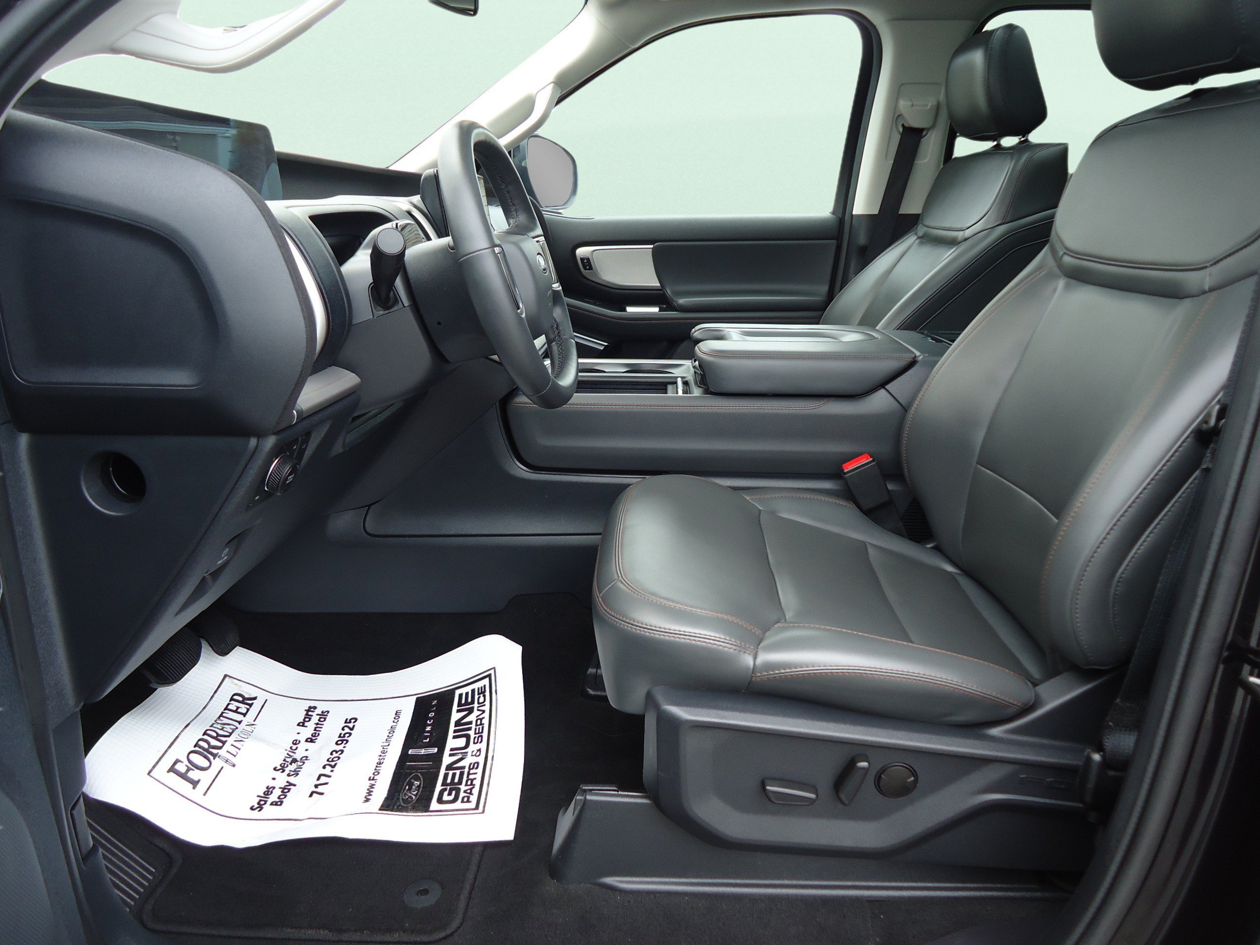 Used 2025 Ford Expedition Max Active AWD/4WD image 24