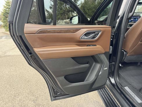 Used 2021 Chevrolet Tahoe High Country w/ Premium Package image 16