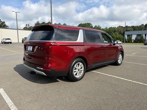 Certified 2024 Kia Carnival LX FWD image 5