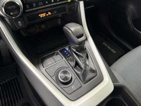 Used 2020 Toyota RAV4 LE image 30