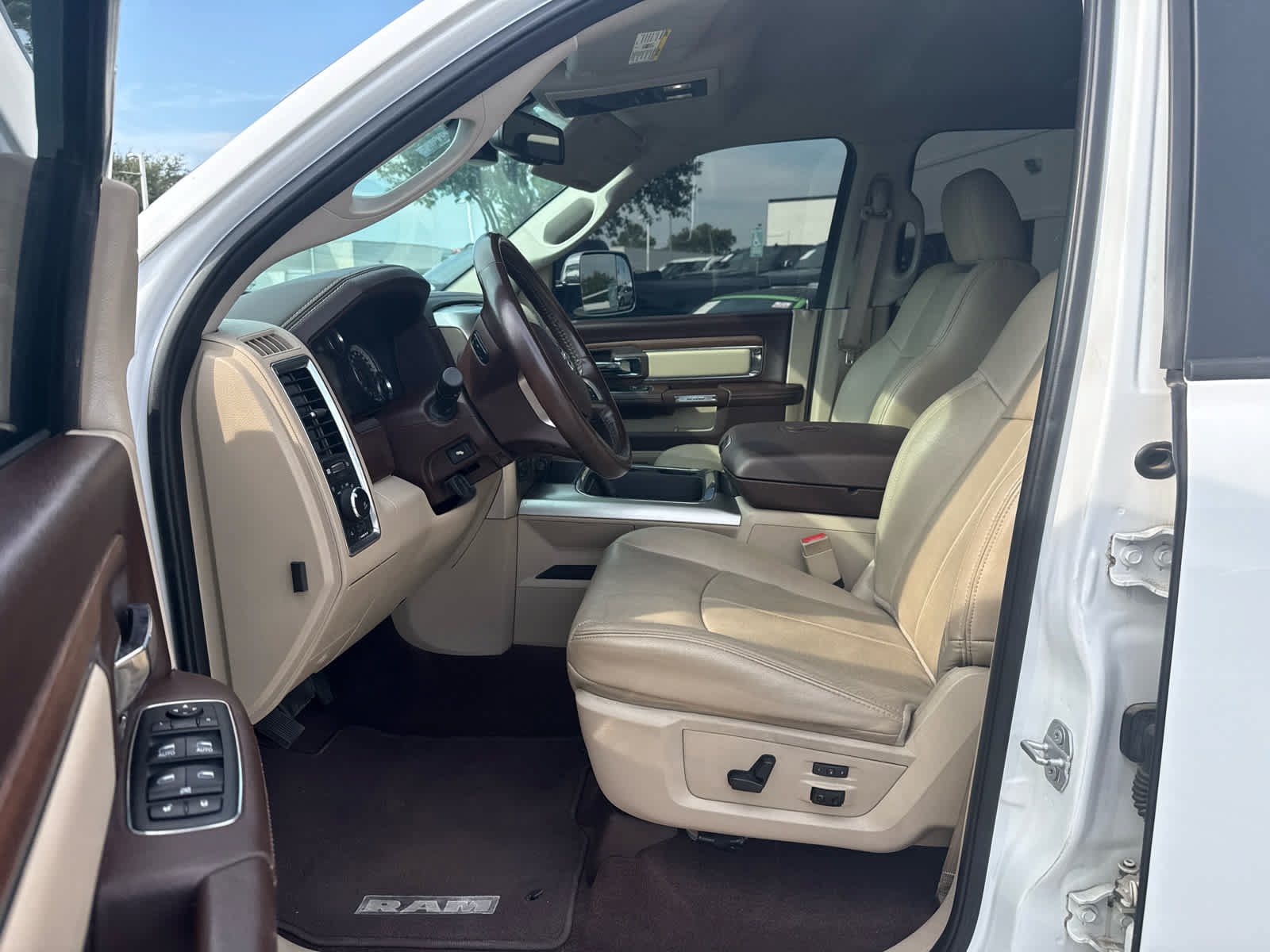 Used 2018 RAM 1500 Laramie w/ Convenience Group AWD/4WD image 5