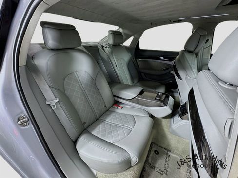 Used 2015 Audi S8 image 32