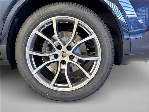 Used 2026 Porsche Cayenne AWD/4WD image 25