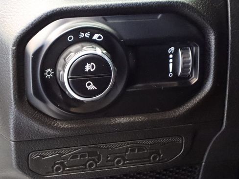 Used 2025 Jeep Gladiator Sport AWD/4WD image 20