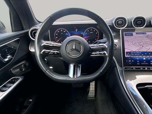 Used 2024 Mercedes-Benz GLC 300 4MATIC image 6