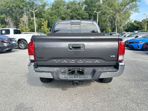 Used 2017 Toyota Tacoma TRD Off-Road AWD/4WD image 5