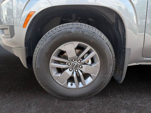 Used 2025 Nissan Frontier SV AWD/4WD image 25