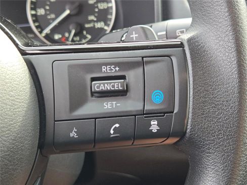 Used 2023 Nissan Rogue SV image 34