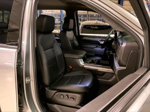 Used 2025 Chevrolet Silverado 2500 LTZ w/ LTZ Plus Package image 9