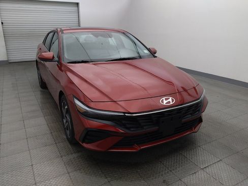 Used 2025 Hyundai Elantra SEL FWD image 14