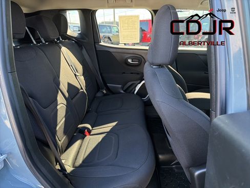 Used 2018 Jeep Renegade Latitude w/ Popular Equipment Group image 16