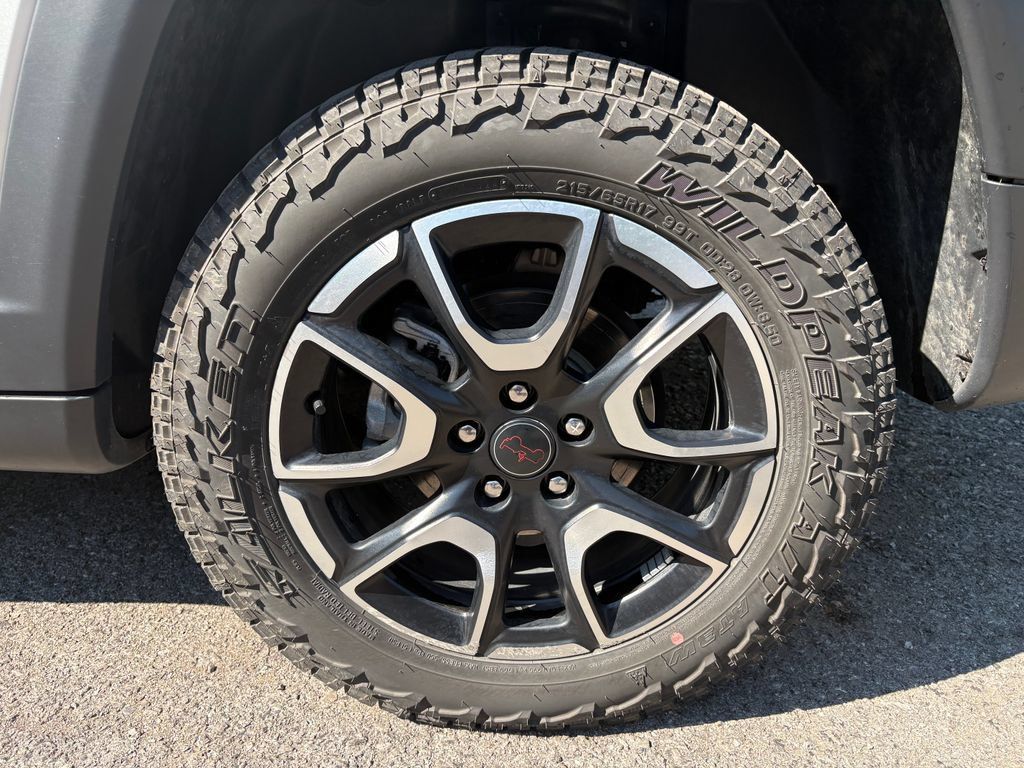 Used 2025 Jeep Compass Trailhawk AWD/4WD image 14