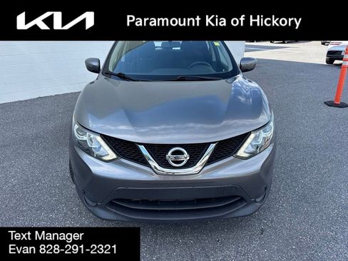 Used 2017 Nissan Rogue Sport SV FWD image 2