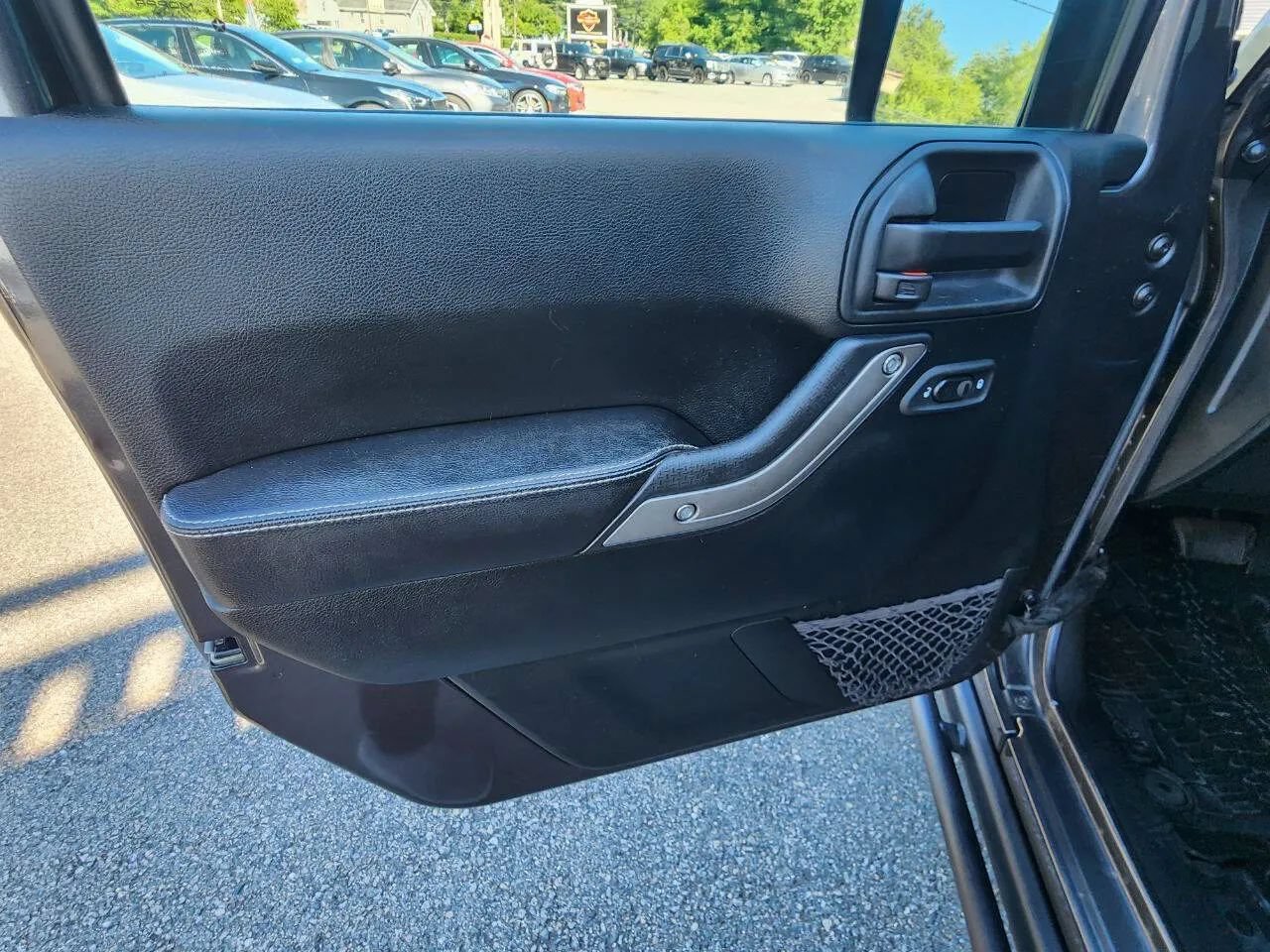 Used 2018 Jeep Wrangler Unlimited Sport AWD/4WD image 11
