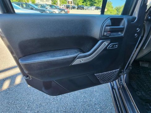 Used 2018 Jeep Wrangler Unlimited Sport AWD/4WD image 11