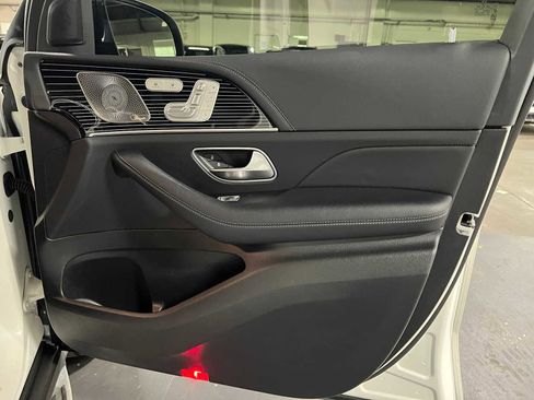 Used 2024 Mercedes-Benz GLS 580 4MATIC image 10