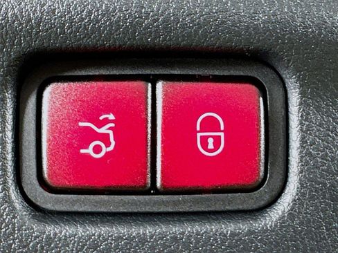 Used 2025 Mercedes-Benz C 300 4MATIC Sedan image 35