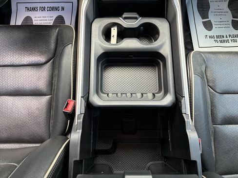 Used 2019 RAM 1500 Laramie AWD/4WD image 13
