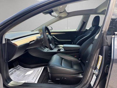 Used 2022 Tesla Model 3 Long Range AWD/4WD image 9