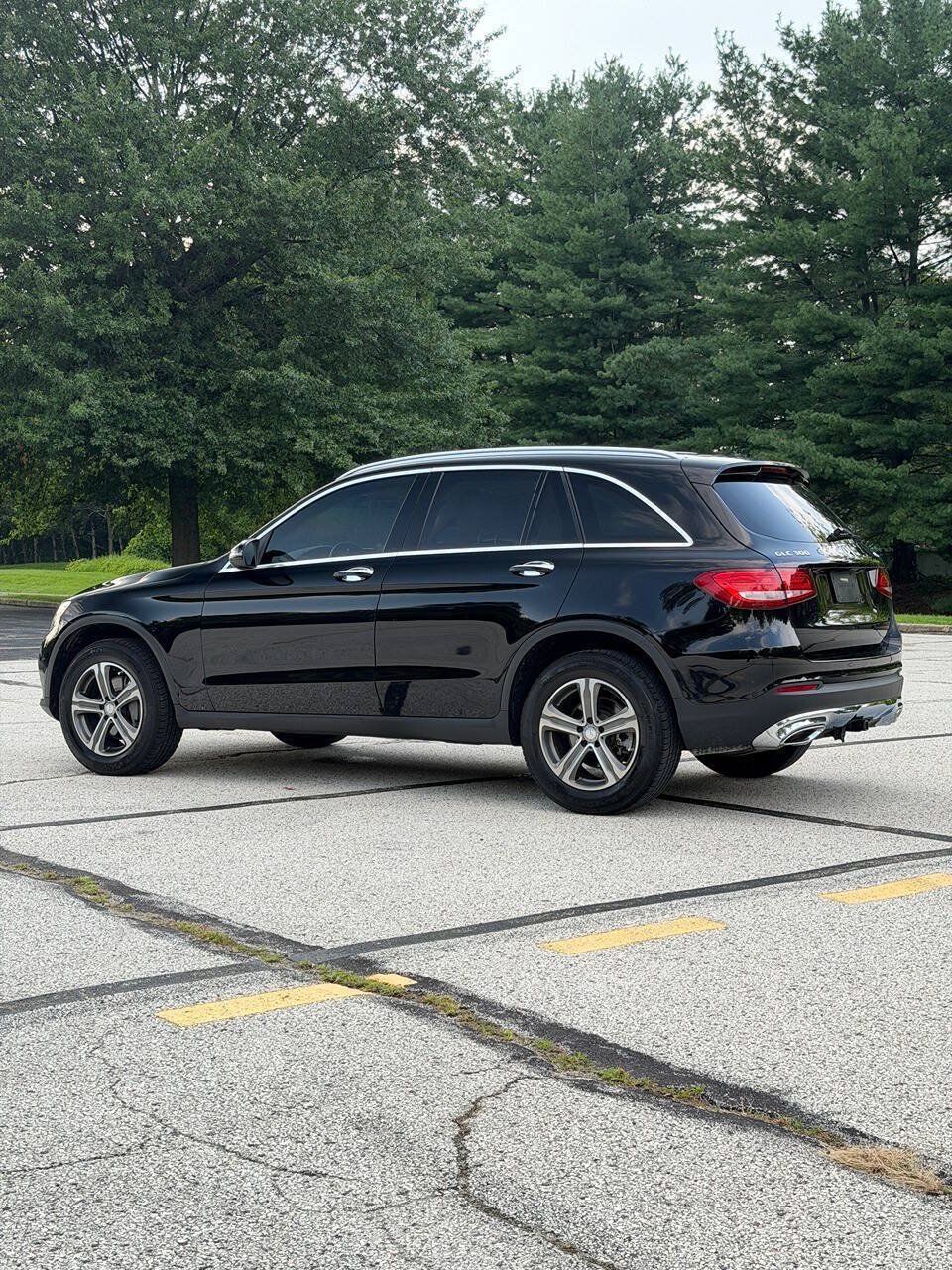 Used 2016 Mercedes-Benz GLC 300 4MATIC w/ Multimedia Package image 4