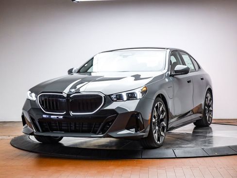 New 2026 BMW 550e xDrive w/ Executive Package image 1