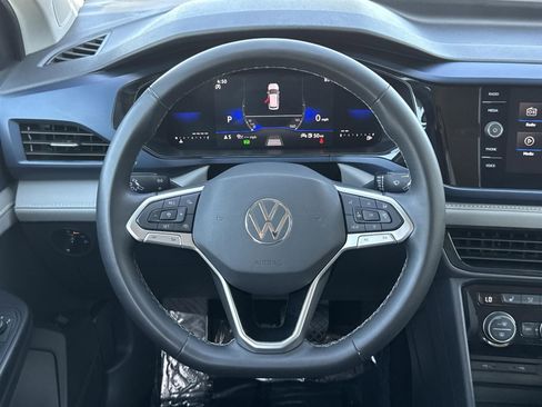 Used 2024 Volkswagen Taos SE image 9