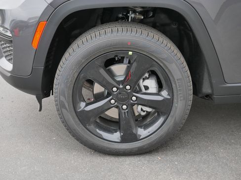 New 2025 Jeep Grand Cherokee Limited image 4