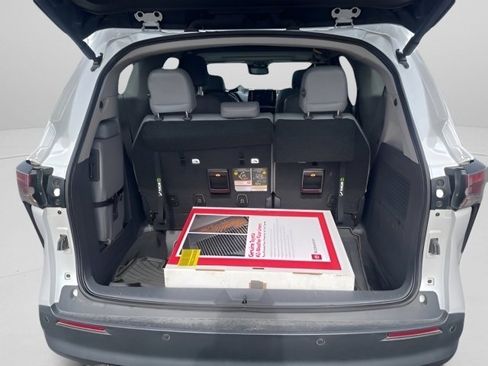 Used 2023 Toyota Sienna XLE image 14