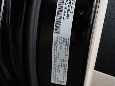 Used 2024 Chrysler Pacifica Touring-L FWD image 38