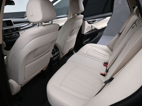 Used 2015 BMW X5 xDrive35d image 12