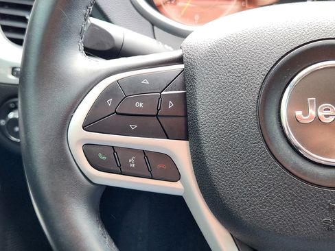 Used 2018 Jeep Cherokee Latitude Plus w/ Comfort/Convenience Group image 23