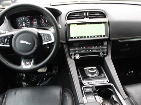 Used 2020 Jaguar F-PACE S image 4
