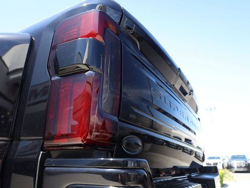 Used 2026 Ford F450 Platinum w/ FX4 Off-Road Package AWD/4WD image 28