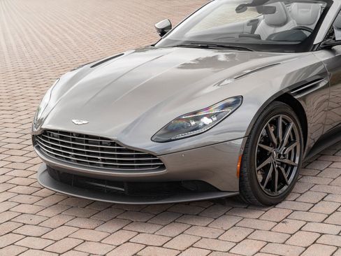 Used 2020 Aston Martin DB11 Volante RWD image 8