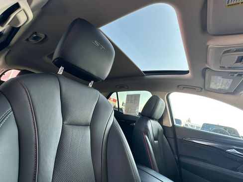 Used 2022 Buick Envision Essence w/ Sport Touring Package image 21