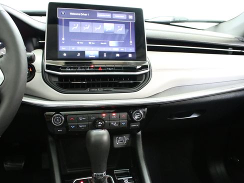 Used 2024 Jeep Compass Limited w/ Sun and Sound Group AWD/4WD image 19