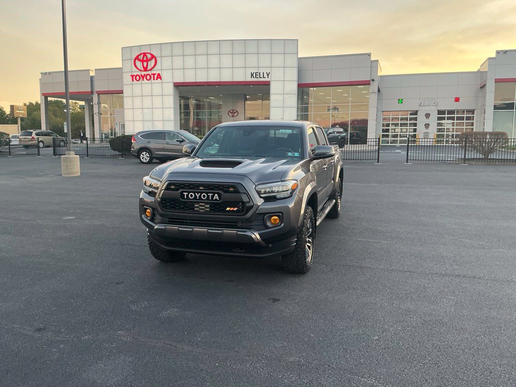 Certified 2022 Toyota Tacoma TRD Sport AWD/4WD image 1