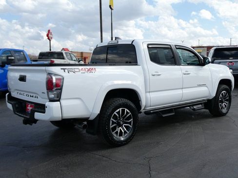 Used 2022 Toyota Tacoma TRD Sport w/ Technology Package image 5