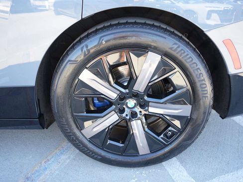 Used 2023 BMW iX xDrive50 w/ Premium Package image 5