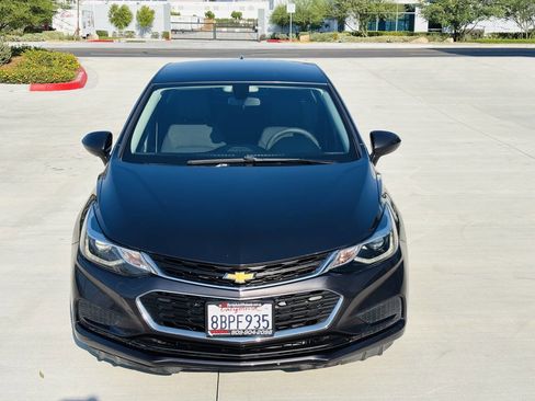 Used 2017 Chevrolet Cruze LT image 4