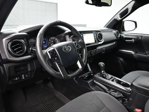 Used 2019 Toyota Tacoma TRD Sport AWD/4WD image 16