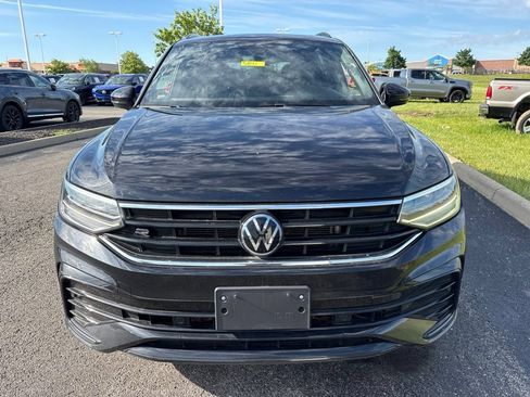 Used 2023 Volkswagen Tiguan SE R-Line AWD/4WD image 2