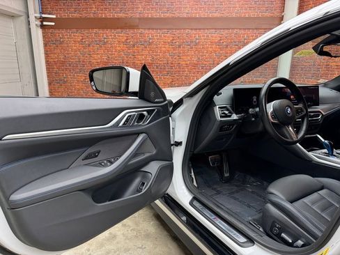 Certified 2022 BMW i4 eDrive40 w/ M Sport Package image 9