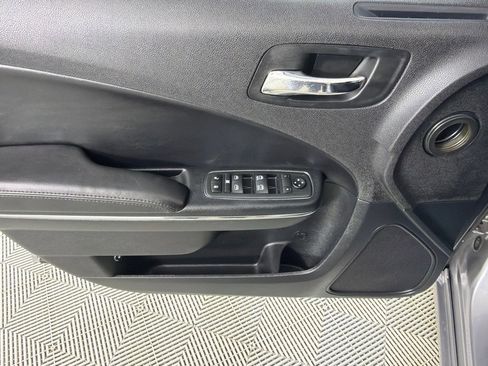 Used 2013 Dodge Charger SE w/ Connectivity Group image 9