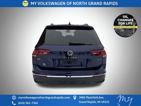 Used 2022 Volkswagen Tiguan SE w/ Panoramic Sunroof Package image 7