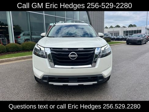Used 2023 Nissan Pathfinder Platinum FWD image 2